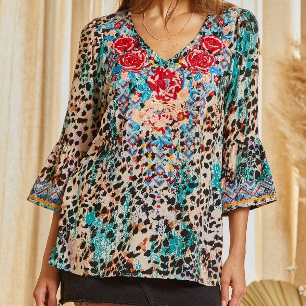NWT - Savanna Jane Printed Bell Sleeve top w/ v-neckline and relaxed bodice - S